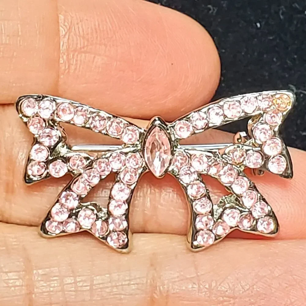 Pink Rhinestone Silver Tone Bow Unsigned Brooch Pin 1